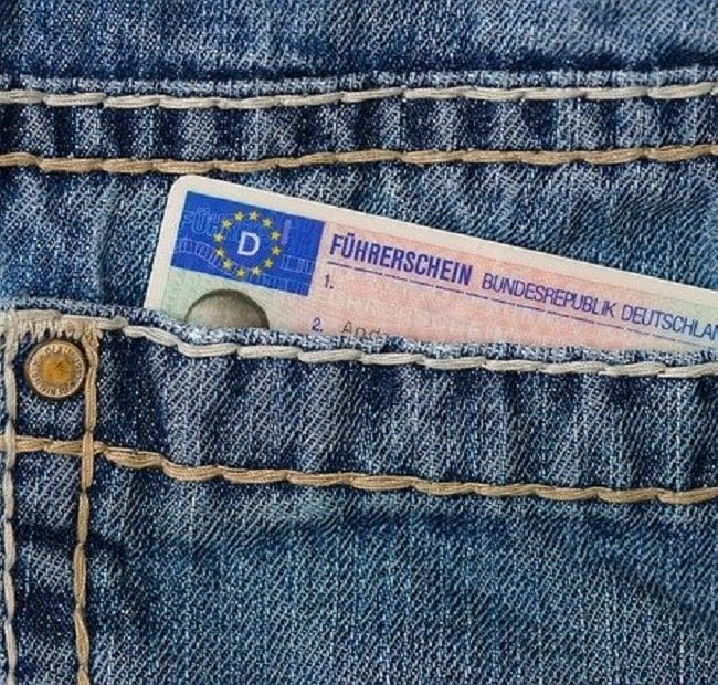 Führerschein in Jeans-Hosentasche